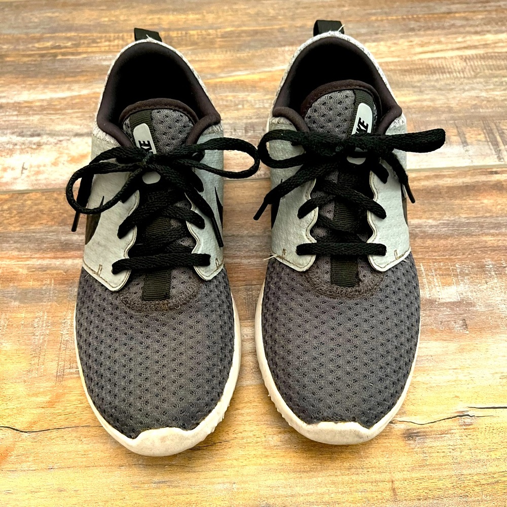 Nike Juniors' Roshe G Jr. Spikeless Golf Shoes Size 5Y